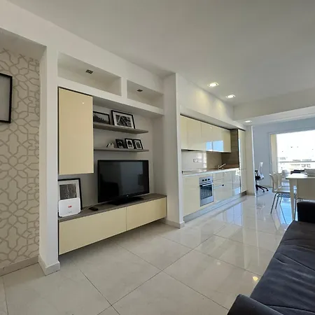 Giuliani Seafront 14 *