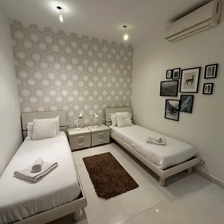 Giuliani Seafront 13 Apartament *