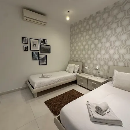 Giuliani Seafront 14