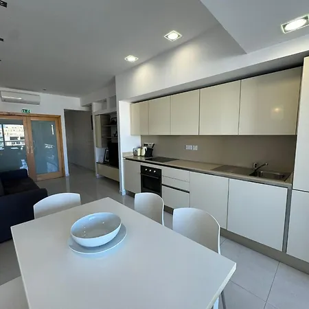 아파트 Giuliani Seafront 14 *