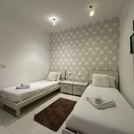 Apartment Giuliani Seafront 14 San Ġiljan