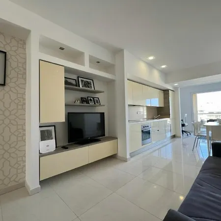 Apartamento Giuliani Seafront 13 *