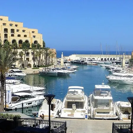 דירה Giuliani Seafront 13 *