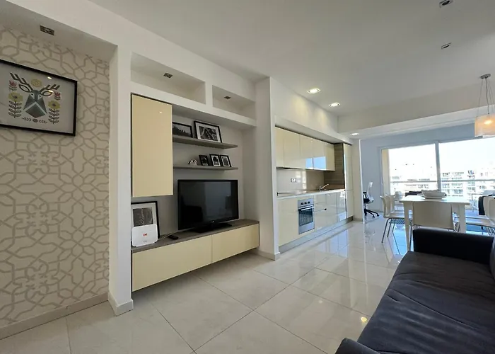 Giuliani Seafront 14 *