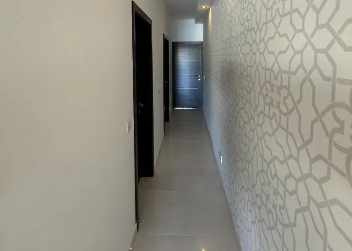 Giuliani Seafront 14 St. Julian's