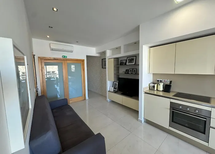 Apartament Giuliani Seafront 14 *