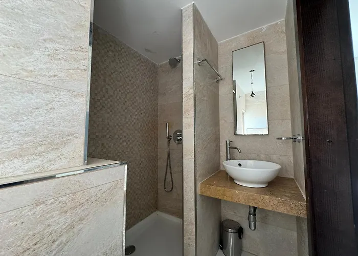 Giuliani Seafront 14 *