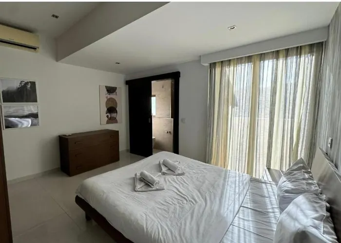 Giuliani Seafront 13